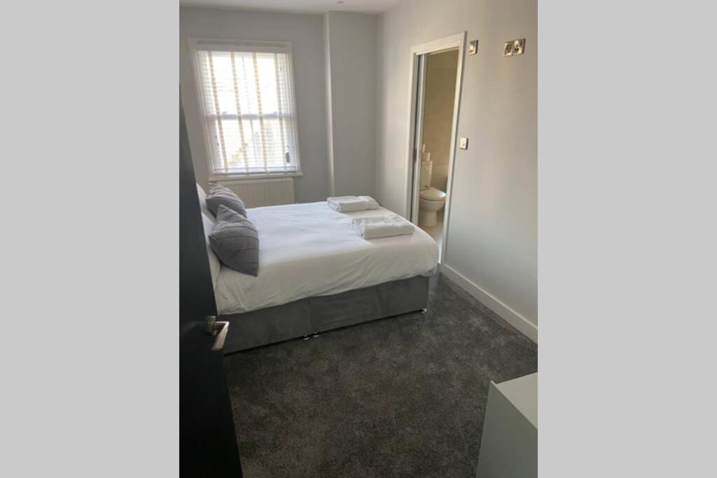Beachside Apartment In The Centre Of Town New Quay Exteriör bild